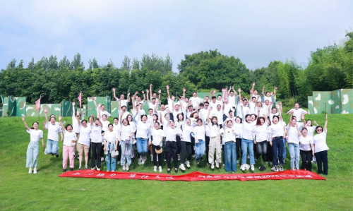 温暖 坦诚 勤奋 创新——196体育app安卓下载2025年中会团建活动